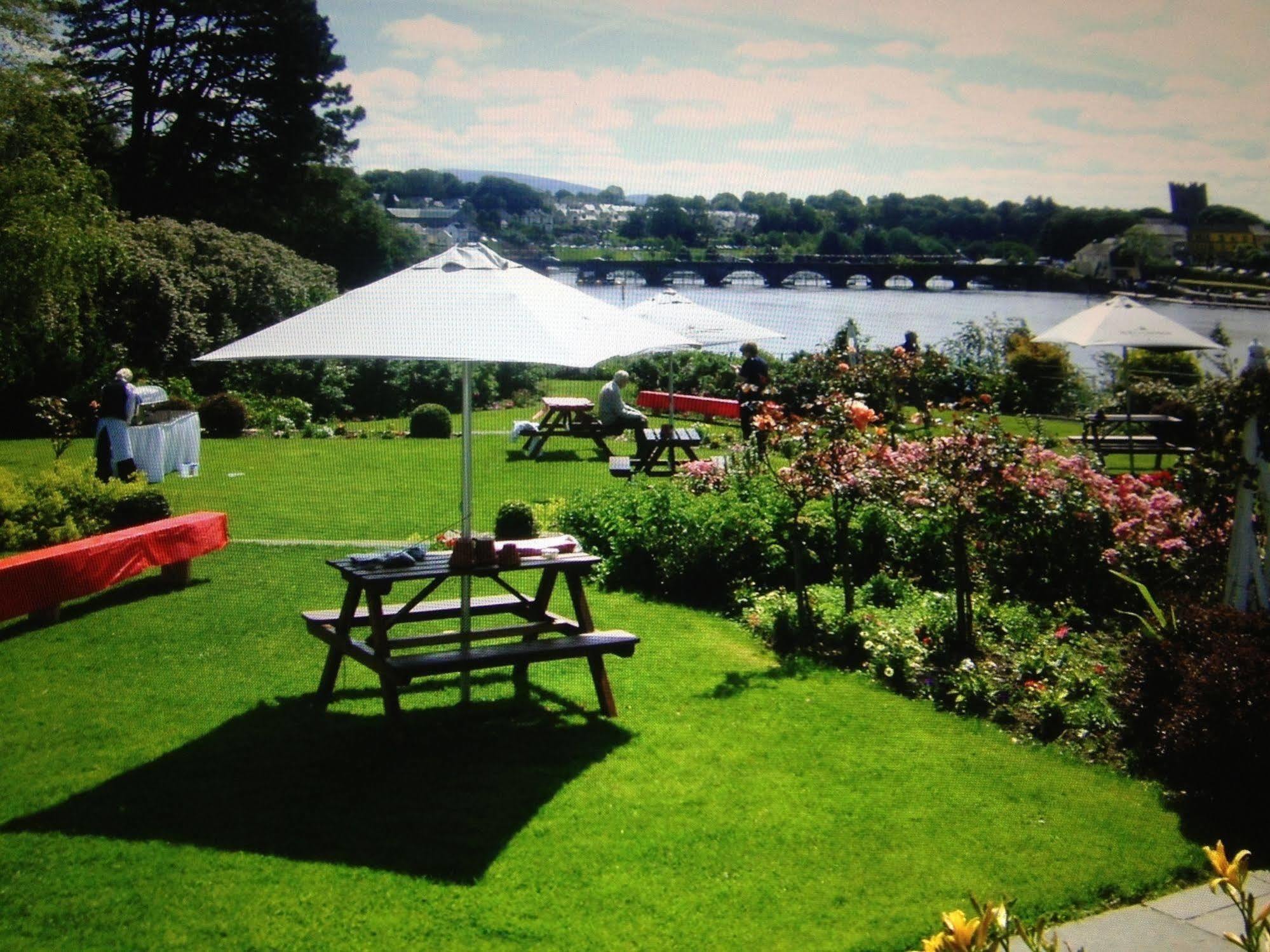 The Lakeside Hotel & Leisure Centre Killaloe Eksteriør billede